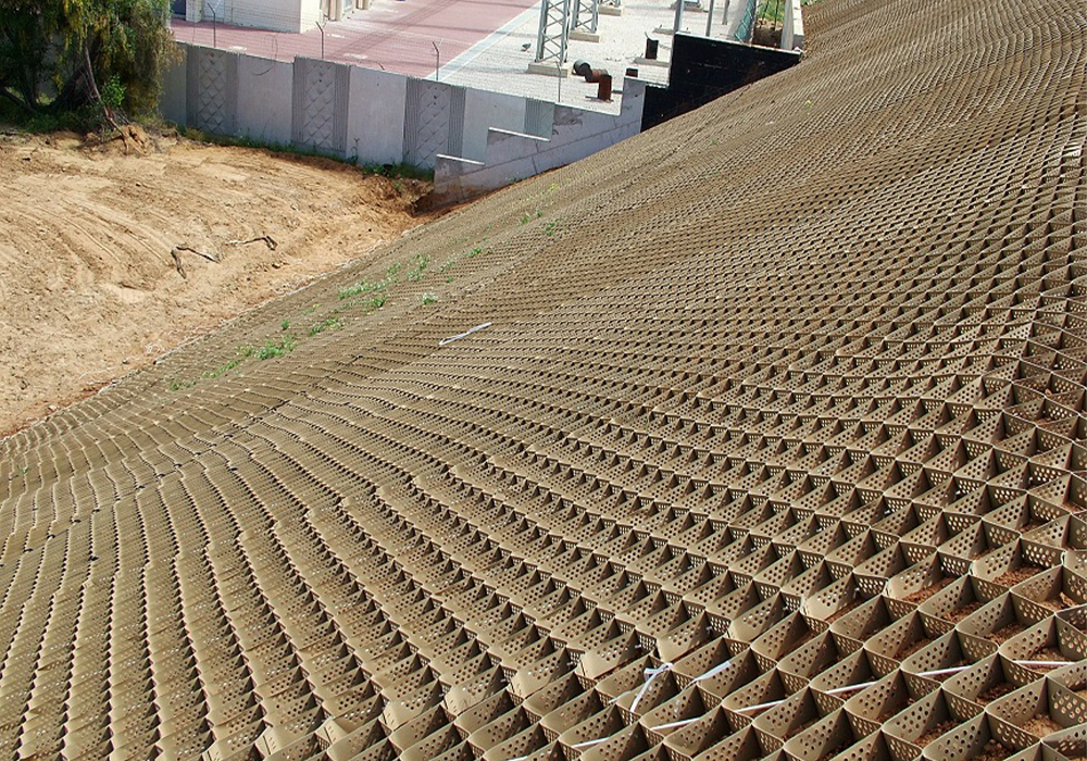 ייצוב מדרונות בכוורות - איצטדיון נתניה