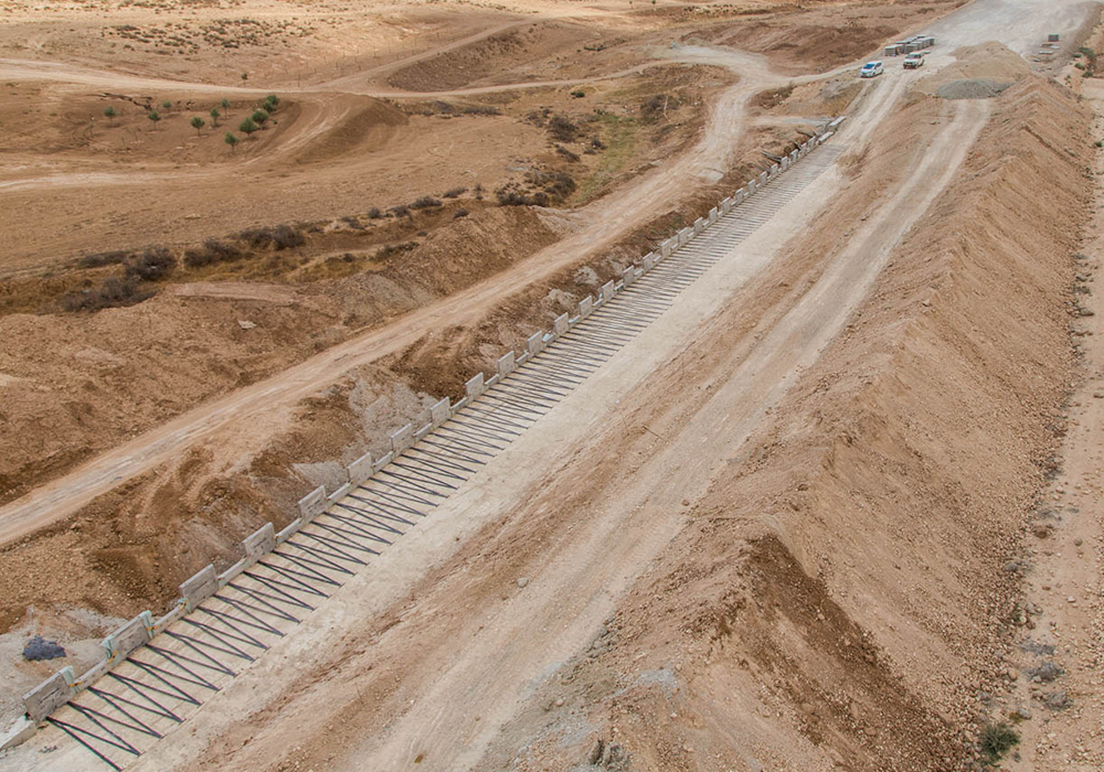 קירות תומכים בשיטת קרקע משוריינת קיר מקרס New כביש