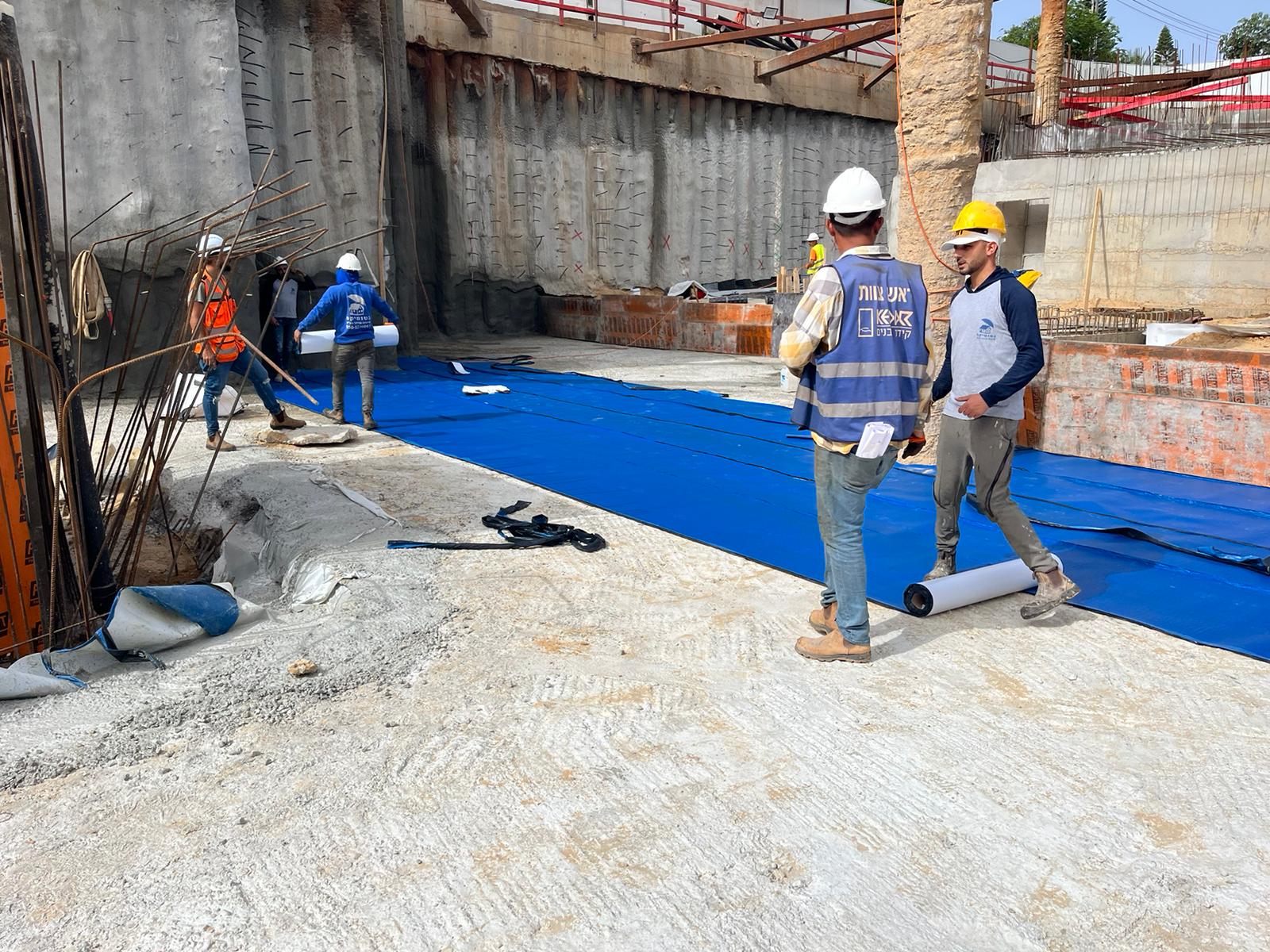 יריעות HDPE בהדבקה לבטון